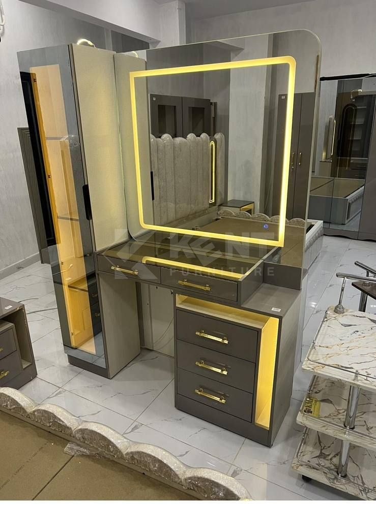 Dressing Table with Mirror